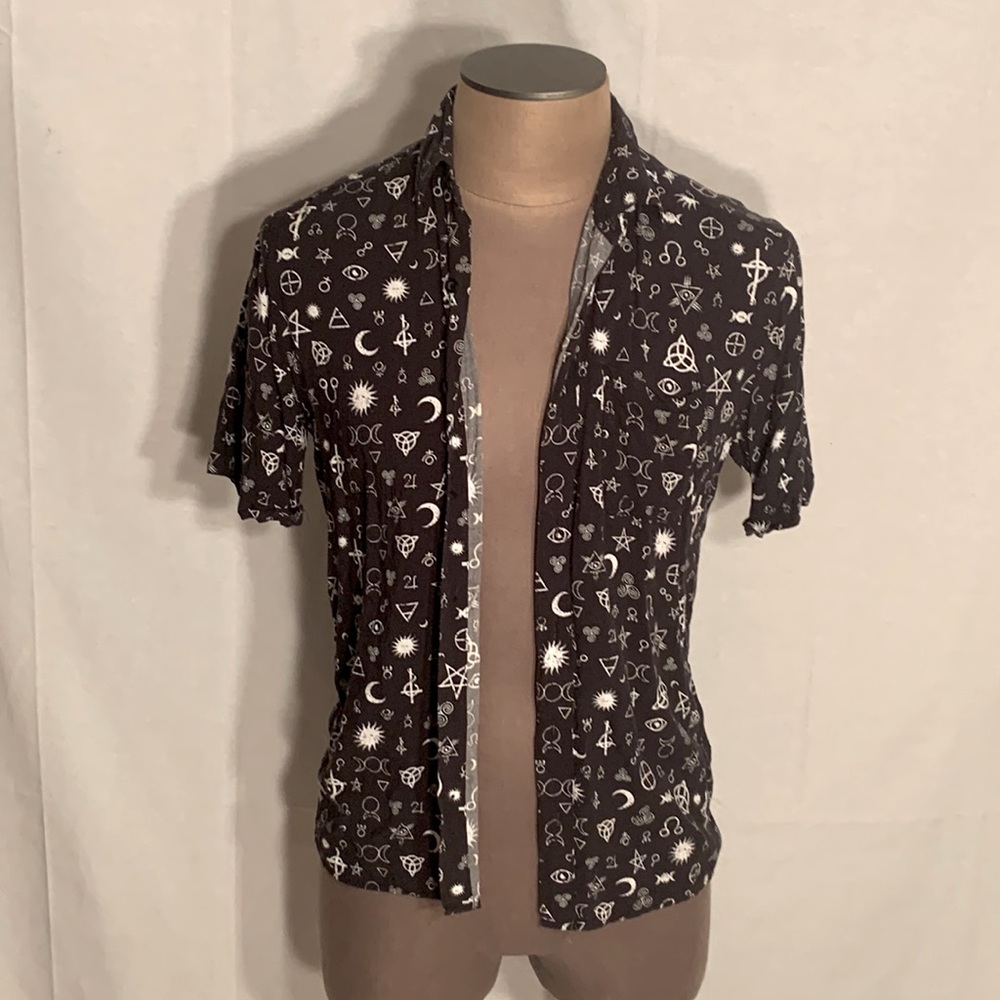 Cryptic button down - Picture 1 of 2